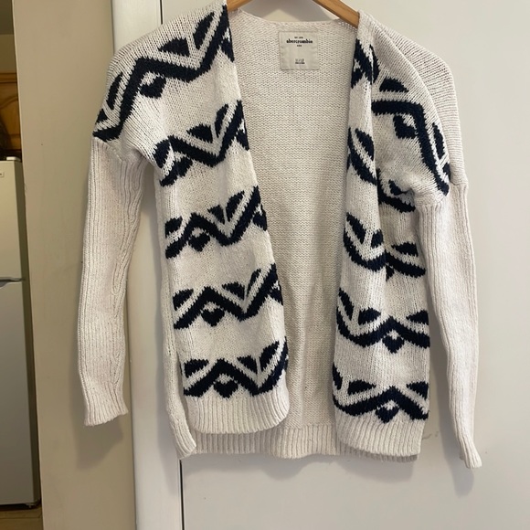 Sweaters - Cute cardigan